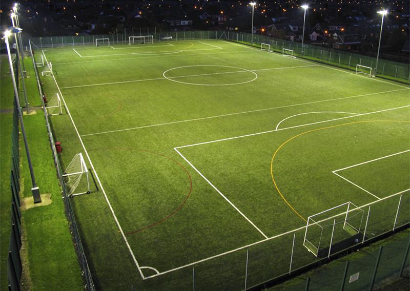 Céspedes de fútbol artificiales.jpg